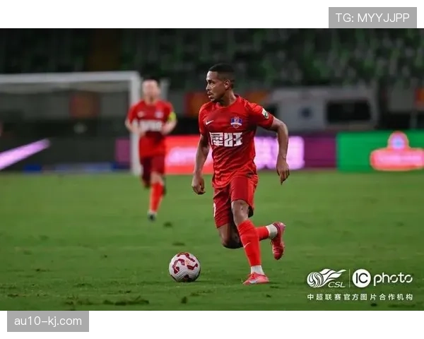 梅州客家外援罗德里格击中立柱遗憾错失良机未能帮助球队扩大领先优势